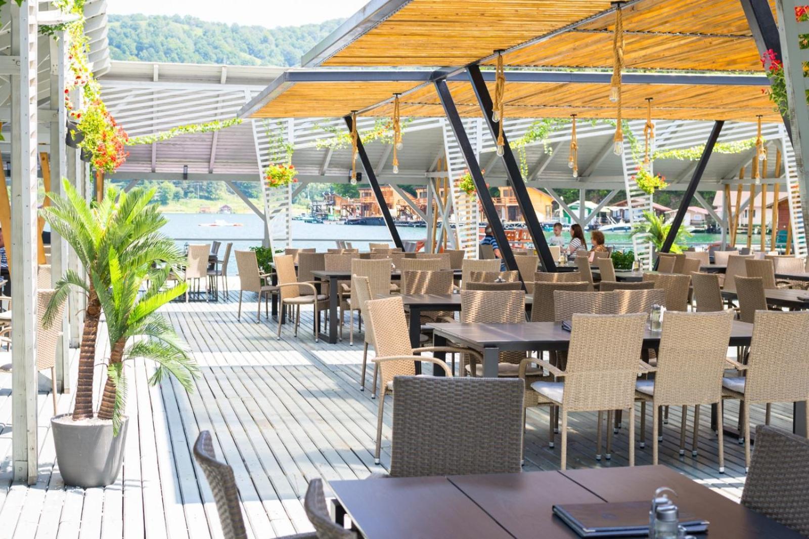 Hotel Pescarus Port Bicaz Exterior photo